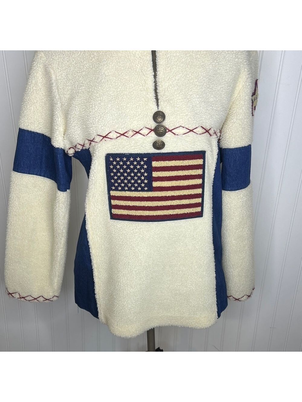 Cozy Cream and Blue Fleece Sweatshirt with Flag Patch Size Medoum - Picture 5 of 15